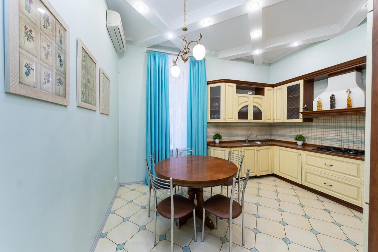 Apartament On Independence Square Kiev Bagian luar foto