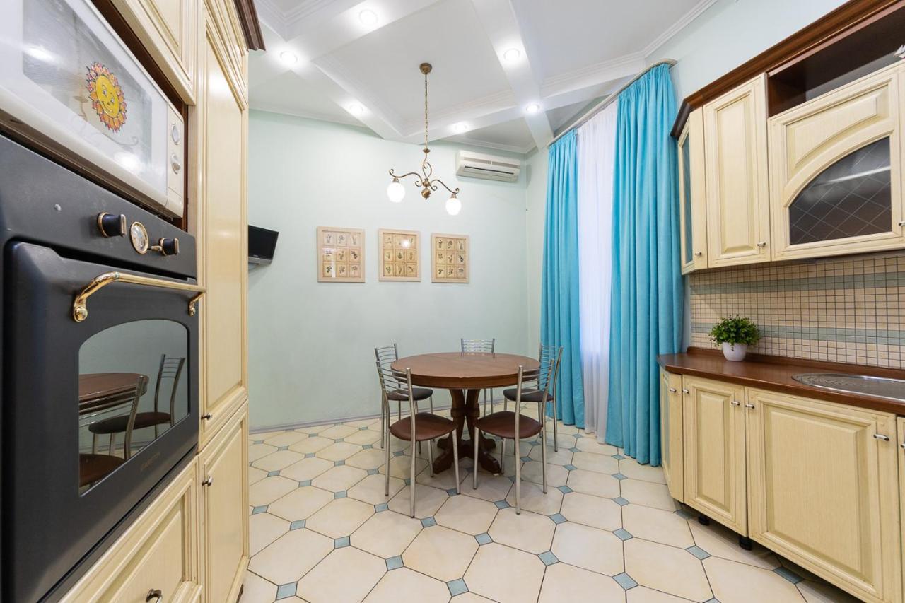 Apartament On Independence Square Kiev Bagian luar foto