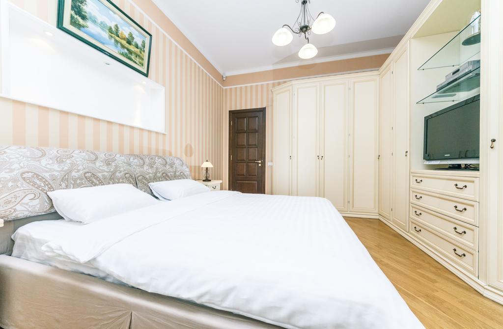 Apartament On Independence Square Kiev Bagian luar foto
